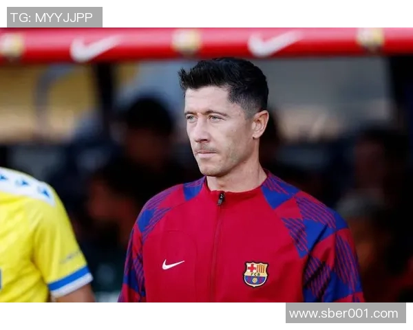 莱万重返德甲赛场引发拜仁球迷愤怒大嘘声称其忘恩负义 莱万重返德甲赛场引发拜仁球迷愤怒大嘘声称其忘恩负义