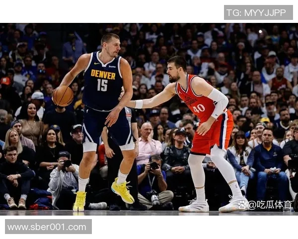 快船与掘金季后赛第三场激战回顾球星表现与战术分析