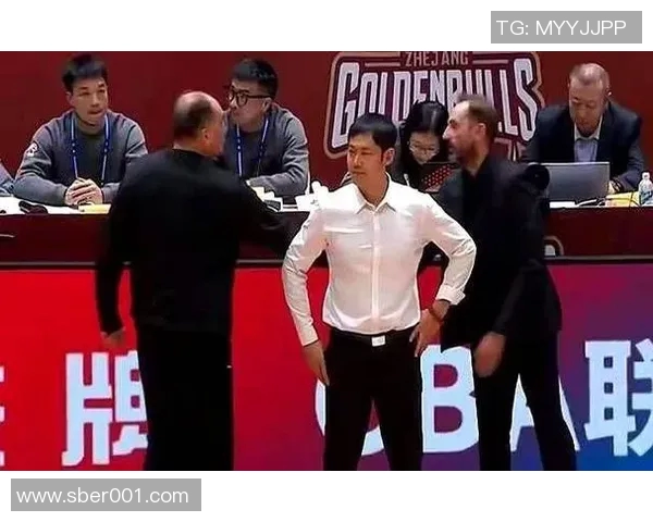 新疆队与北控队的精彩对决在央视直播中引发热议球迷热情高涨