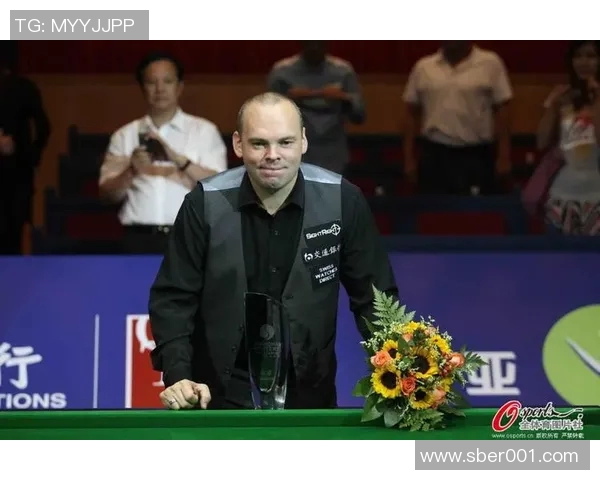 颜丙涛与宾汉姆激战正酣谁将赢得这场精彩的斯诺克对决 颜丙涛与宾汉姆激战正酣谁将赢得这场精彩的斯诺克对决