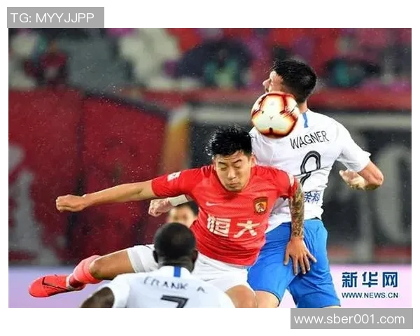 恒大与天津泰达激战在即球迷期待精彩对决与新战术亮相